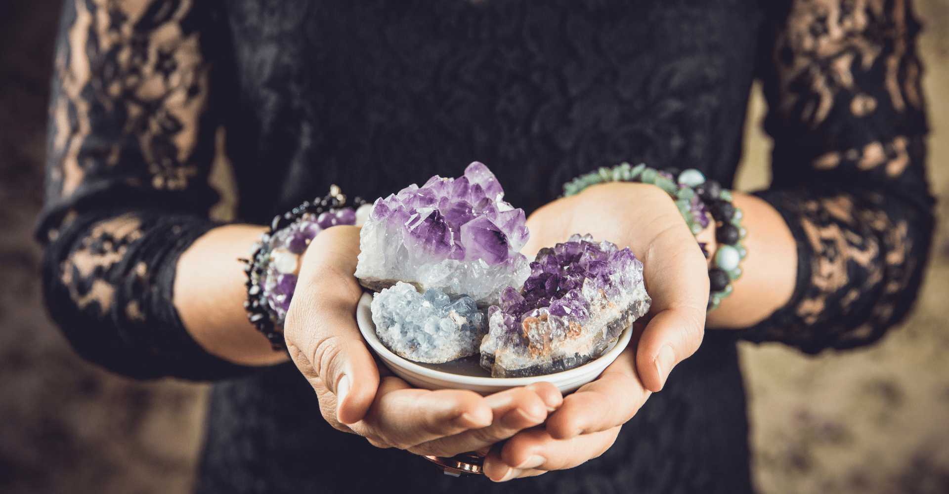 Heilsteine tragen uralte Erdkräfte in sich – sie schenken Harmonie, Schutz und energetische Unterstützung auf deinem spirituellen Weg.