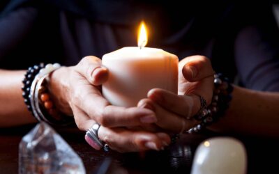 Die Sprache der Flamme: Was dir deine Kerze in magischen Ritualen verrät